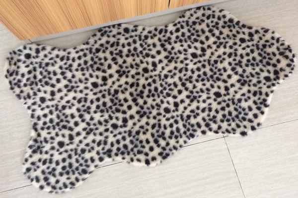 Faux Fur Rug Jaquard Lepord Design 500GSM